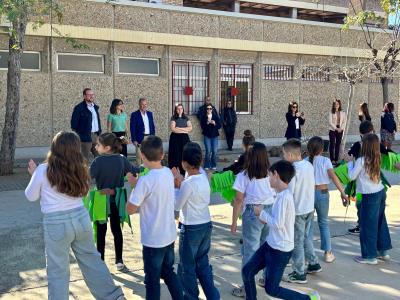 El CEIP Carolina Codorniu de Murcia se suma al Plan Foresta con una plantación que echa raíces en el futuro