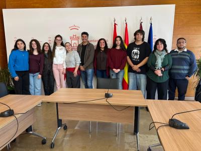 El Ayuntamiento de Murcia se viste de solidaridad con la Asociación Española Contra el Cáncer