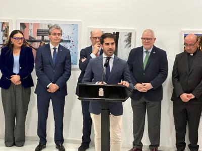 El ‘Colores de Pasión’ inunda de arte la sala de plenos del Ayuntamiento de Murcia: Una exposición que emociona