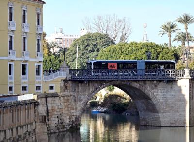 El tranvía elevado a debate: El Ayuntamiento de Murcia estudia la viabilidad del ‘tranvibús’ para conectar la ciudad